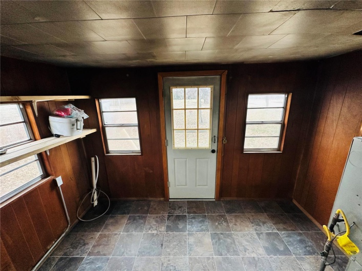 412 E Howard, Malden, Missouri 63863, 3 Bedrooms Bedrooms, 7 Rooms Rooms,1 BathroomBathrooms,Residential,For Sale,E Howard,MAR25001100