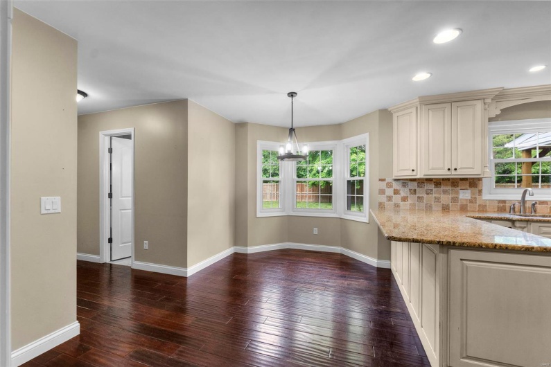 912 Westview Drive, Sikeston, Missouri 63801, 4 Bedrooms Bedrooms, 11 Rooms Rooms,2 BathroomsBathrooms,Residential,For Sale,Westview,MAR25001316