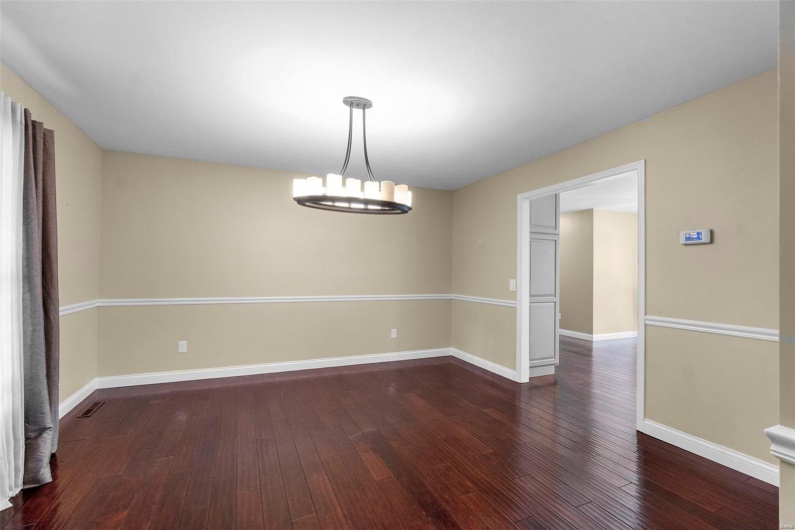 912 Westview Drive, Sikeston, Missouri 63801, 4 Bedrooms Bedrooms, 11 Rooms Rooms,2 BathroomsBathrooms,Residential,For Sale,Westview,MAR25001316