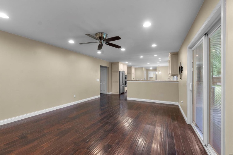 912 Westview Drive, Sikeston, Missouri 63801, 4 Bedrooms Bedrooms, 11 Rooms Rooms,2 BathroomsBathrooms,Residential,For Sale,Westview,MAR25001316