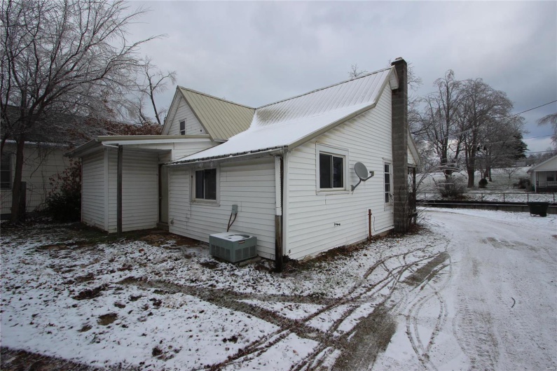 306 Mine La Motte Street, Fredericktown, Missouri 63645, 2 Bedrooms Bedrooms, 4 Rooms Rooms,1 BathroomBathrooms,Residential,For Sale,Mine La Motte,MAR25001567