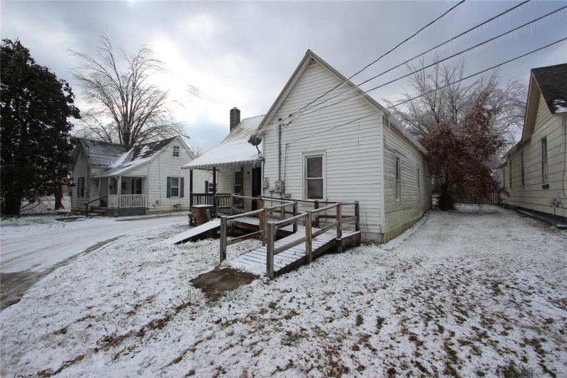306 Mine La Motte Street, Fredericktown, Missouri 63645, 2 Bedrooms Bedrooms, 4 Rooms Rooms,1 BathroomBathrooms,Residential,For Sale,Mine La Motte,MAR25001567