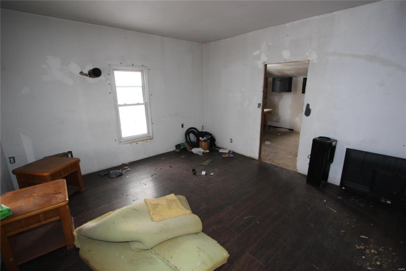 306 Mine La Motte Street, Fredericktown, Missouri 63645, 2 Bedrooms Bedrooms, 4 Rooms Rooms,1 BathroomBathrooms,Residential,For Sale,Mine La Motte,MAR25001567