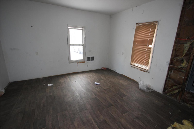 306 Mine La Motte Street, Fredericktown, Missouri 63645, 2 Bedrooms Bedrooms, 4 Rooms Rooms,1 BathroomBathrooms,Residential,For Sale,Mine La Motte,MAR25001567