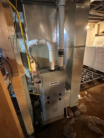 Utility room with washing machine and clothes dryer