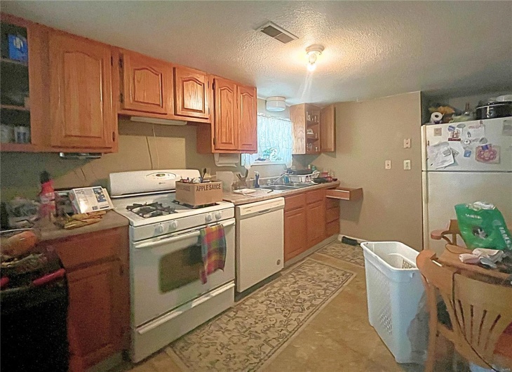 403 Sycamore Street, Scott City, Missouri 63780, 4 Bedrooms Bedrooms, 7 Rooms Rooms,2 BathroomsBathrooms,Residential,For Sale,Sycamore,MAR25002091