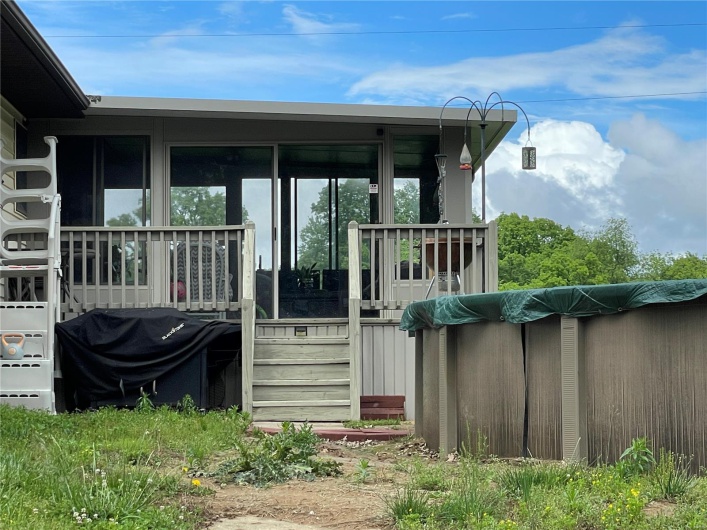 View of home's exterior