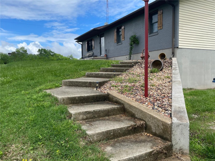 9106 Schupbach, Sparta, Illinois 62286, 3 Bedrooms Bedrooms, 11 Rooms Rooms,2 BathroomsBathrooms,Residential,For Sale,Schupbach,MAR25002063