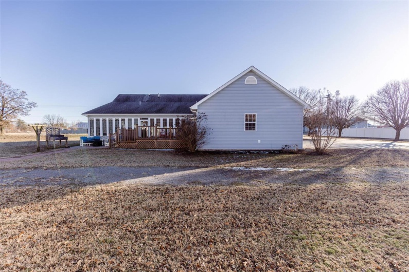 702 S 525th Rd, East Prairie, Missouri 63845, 4 Bedrooms Bedrooms, 13 Rooms Rooms,3 BathroomsBathrooms,Residential,For Sale,S 525th Rd,MAR25002390