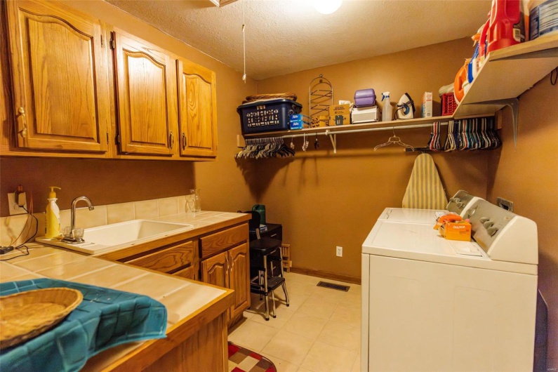 702 S 525th Rd, East Prairie, Missouri 63845, 4 Bedrooms Bedrooms, 13 Rooms Rooms,3 BathroomsBathrooms,Residential,For Sale,S 525th Rd,MAR25002390