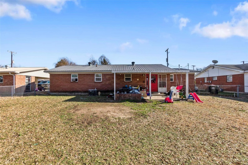 717 Michael, Kennett, Missouri 63857, 3 Bedrooms Bedrooms, 8 Rooms Rooms,2 BathroomsBathrooms,Residential,For Sale,Michael,MAR25002898
