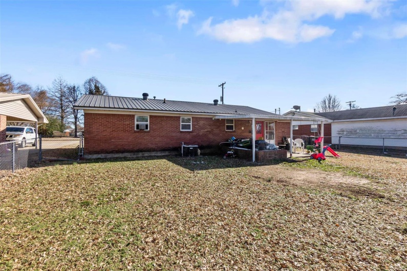 717 Michael, Kennett, Missouri 63857, 3 Bedrooms Bedrooms, 8 Rooms Rooms,2 BathroomsBathrooms,Residential,For Sale,Michael,MAR25002898