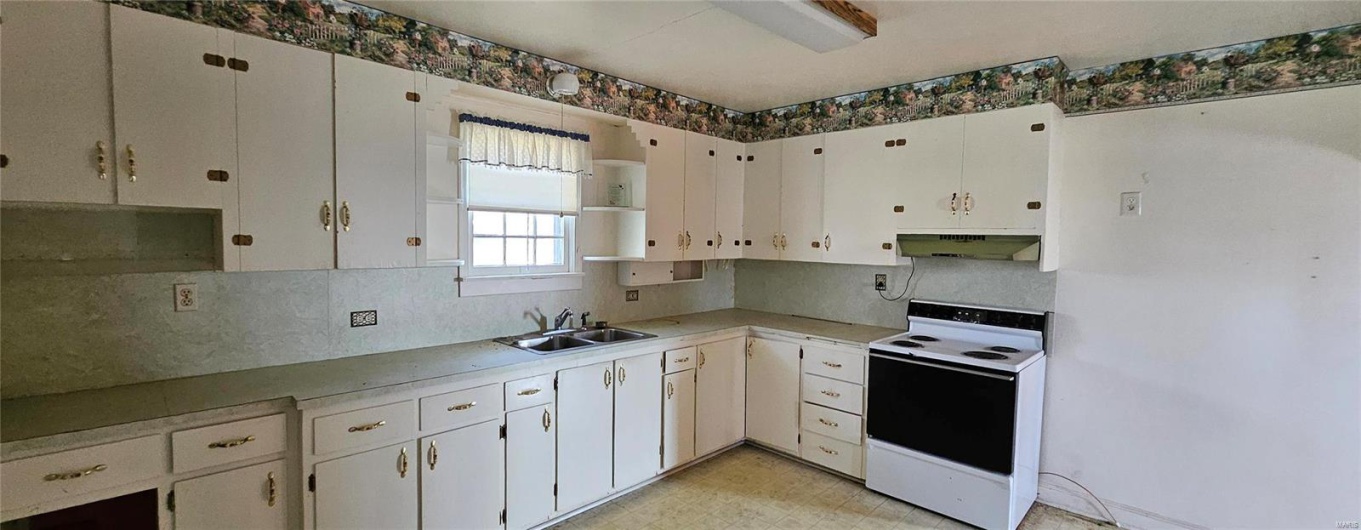 9302 Main Street, Altenburg, Missouri 63732, 3 Bedrooms Bedrooms, 5 Rooms Rooms,1 BathroomBathrooms,Residential,For Sale,Main,MAR24014109