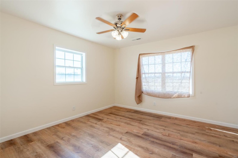 1102 Highway 142, Poplar Bluff, Missouri 63901, 2 Bedrooms Bedrooms, 8 Rooms Rooms,2 BathroomsBathrooms,Residential,For Sale,Highway 142,MAR25002146