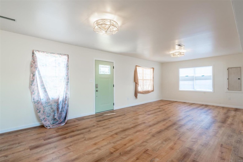 1102 Highway 142, Poplar Bluff, Missouri 63901, 2 Bedrooms Bedrooms, 8 Rooms Rooms,2 BathroomsBathrooms,Residential,For Sale,Highway 142,MAR25002146