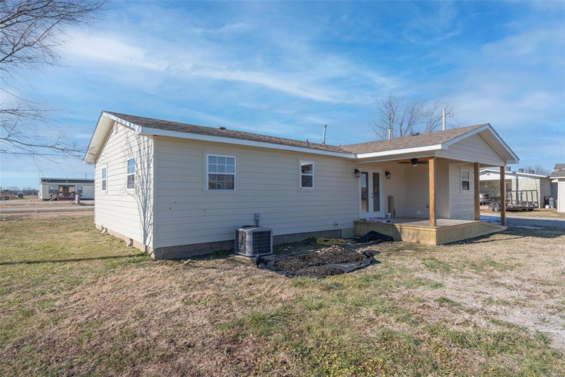1102 Highway 142, Poplar Bluff, Missouri 63901, 2 Bedrooms Bedrooms, 8 Rooms Rooms,2 BathroomsBathrooms,Residential,For Sale,Highway 142,MAR25002146