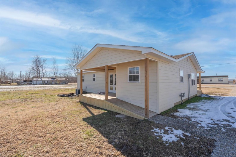 1102 Highway 142, Poplar Bluff, Missouri 63901, 2 Bedrooms Bedrooms, 8 Rooms Rooms,2 BathroomsBathrooms,Residential,For Sale,Highway 142,MAR25002146