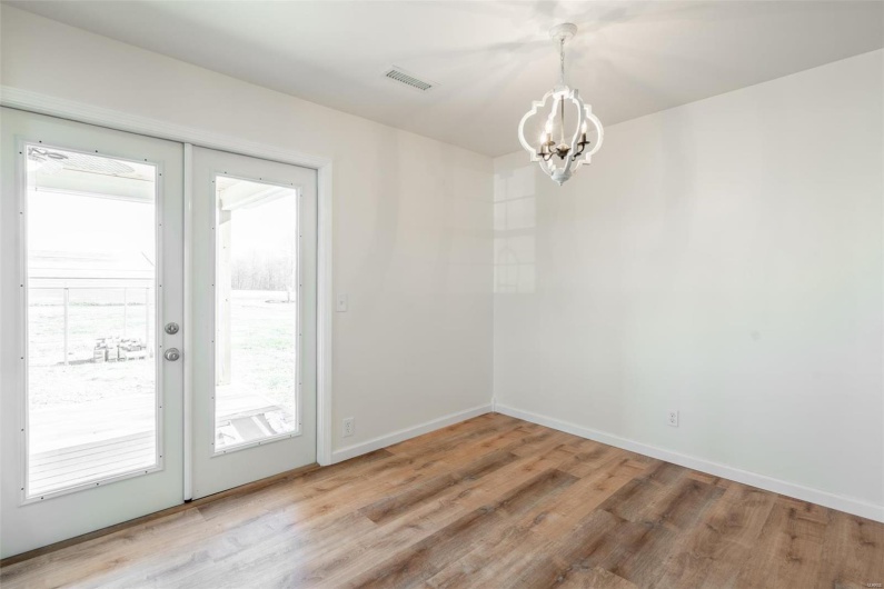 1102 Highway 142, Poplar Bluff, Missouri 63901, 2 Bedrooms Bedrooms, 8 Rooms Rooms,2 BathroomsBathrooms,Residential,For Sale,Highway 142,MAR25002146