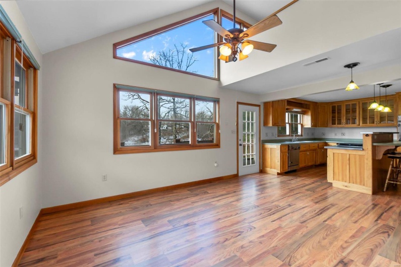 520 Christopher Drive, Perryville, Missouri 63775, 3 Bedrooms Bedrooms, 12 Rooms Rooms,2 BathroomsBathrooms,Residential,For Sale,Christopher,MAR25003150