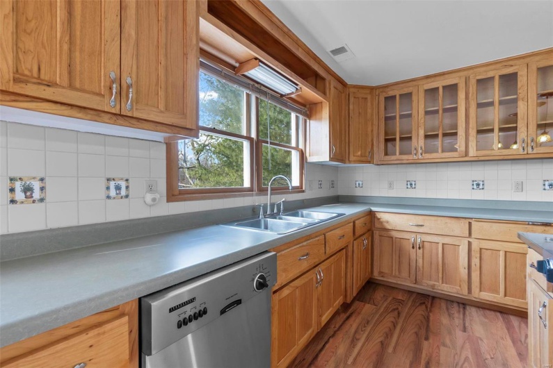520 Christopher Drive, Perryville, Missouri 63775, 3 Bedrooms Bedrooms, 12 Rooms Rooms,2 BathroomsBathrooms,Residential,For Sale,Christopher,MAR25003150