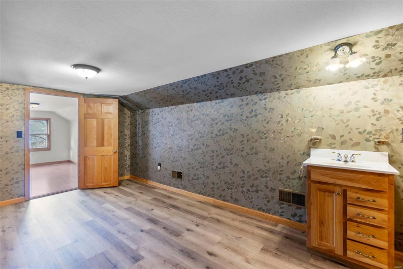 520 Christopher Drive, Perryville, Missouri 63775, 3 Bedrooms Bedrooms, 12 Rooms Rooms,2 BathroomsBathrooms,Residential,For Sale,Christopher,MAR25003150
