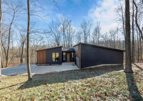 449 Eagle Pointe Circle, Cape Girardeau, Missouri 63701, 4 Bedrooms Bedrooms, 9 Rooms Rooms,3 BathroomsBathrooms,Residential,For Sale,Eagle Pointe,MAR25003268