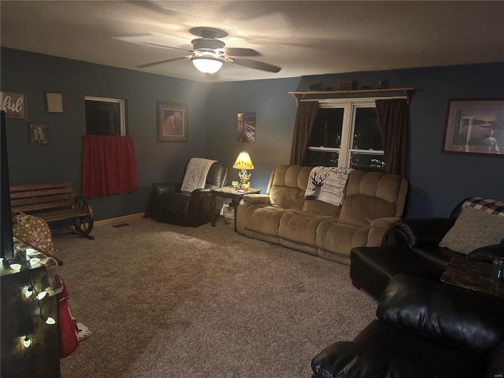 128 Pine Street, Ironton, Missouri 63650, 3 Bedrooms Bedrooms, 9 Rooms Rooms,2 BathroomsBathrooms,Residential,For Sale,Pine,MAR25003789