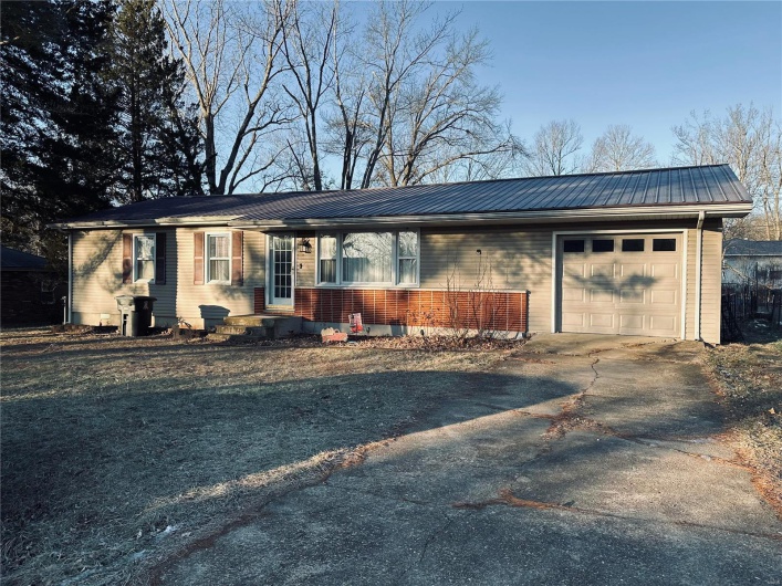 128 Pine Street, Ironton, Missouri 63650, 3 Bedrooms Bedrooms, 9 Rooms Rooms,2 BathroomsBathrooms,Residential,For Sale,Pine,MAR25003789