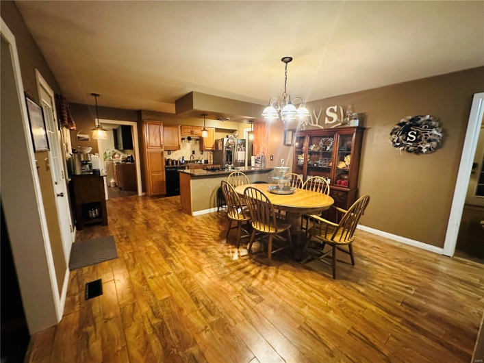 128 Pine Street, Ironton, Missouri 63650, 3 Bedrooms Bedrooms, 9 Rooms Rooms,2 BathroomsBathrooms,Residential,For Sale,Pine,MAR25003789