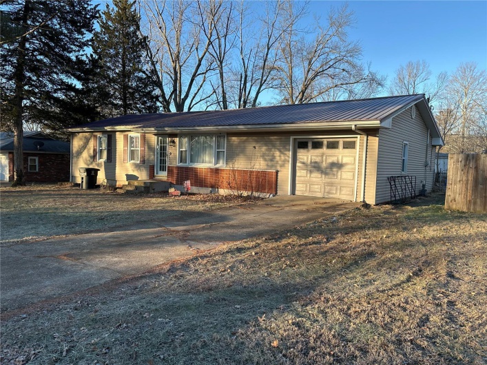 128 Pine Street, Ironton, Missouri 63650, 3 Bedrooms Bedrooms, 9 Rooms Rooms,2 BathroomsBathrooms,Residential,For Sale,Pine,MAR25003789