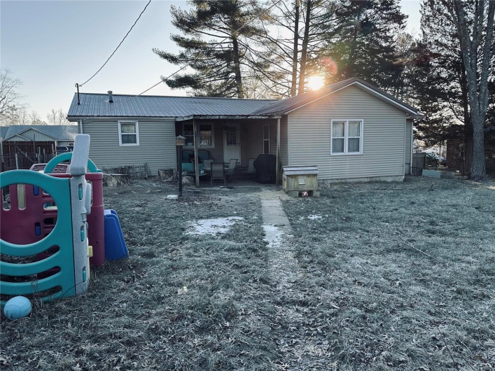 128 Pine Street, Ironton, Missouri 63650, 3 Bedrooms Bedrooms, 9 Rooms Rooms,2 BathroomsBathrooms,Residential,For Sale,Pine,MAR25003789