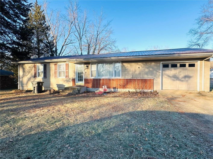 128 Pine Street, Ironton, Missouri 63650, 3 Bedrooms Bedrooms, 9 Rooms Rooms,2 BathroomsBathrooms,Residential,For Sale,Pine,MAR25003789