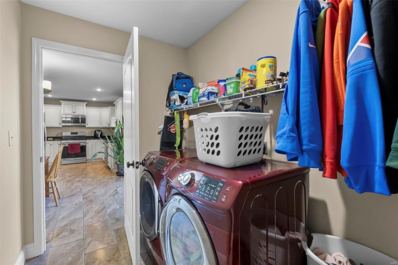 Washroom with independent washer and dryer