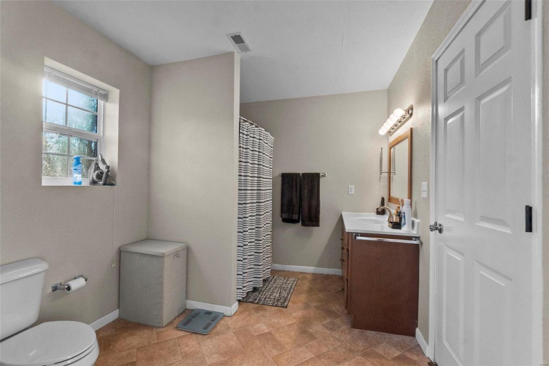 8294 Bobcat Lane, Glen Allen, Missouri 63751, 1 Bedroom Bedrooms, 5 Rooms Rooms,2 BathroomsBathrooms,Residential,For Sale,Bobcat,MAR25003934