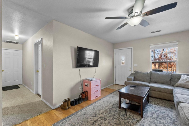 8294 Bobcat Lane, Glen Allen, Missouri 63751, 1 Bedroom Bedrooms, 5 Rooms Rooms,2 BathroomsBathrooms,Residential,For Sale,Bobcat,MAR25003934