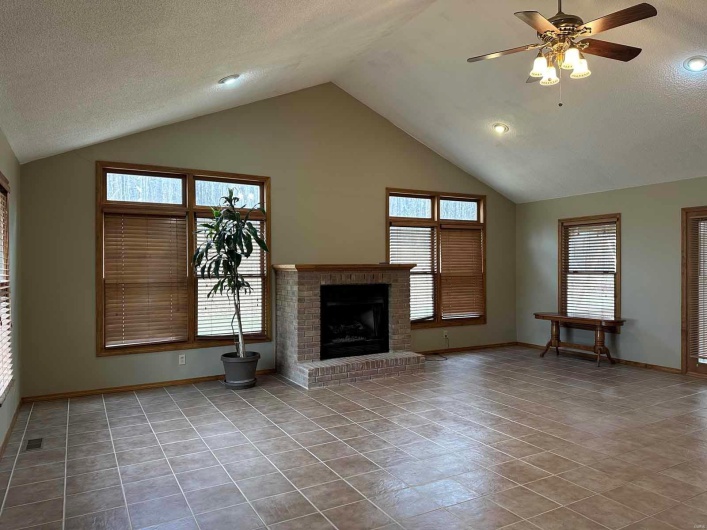 17264 Cedar Hills Drive, Dexter, Missouri 63841, 3 Bedrooms Bedrooms, 10 Rooms Rooms,2 BathroomsBathrooms,Residential,For Sale,Cedar Hills,MAR25003896