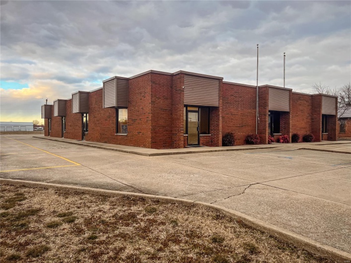 1218 Linn St, Sikeston, Missouri 63801, ,Commercial Sale,For Sale,Linn St,MAR25003895