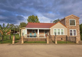 115 South Whitener, Marquand, Missouri 63655, 3 Bedrooms Bedrooms, 8 Rooms Rooms,2 BathroomsBathrooms,Residential,For Sale,South Whitener,MAR25004013