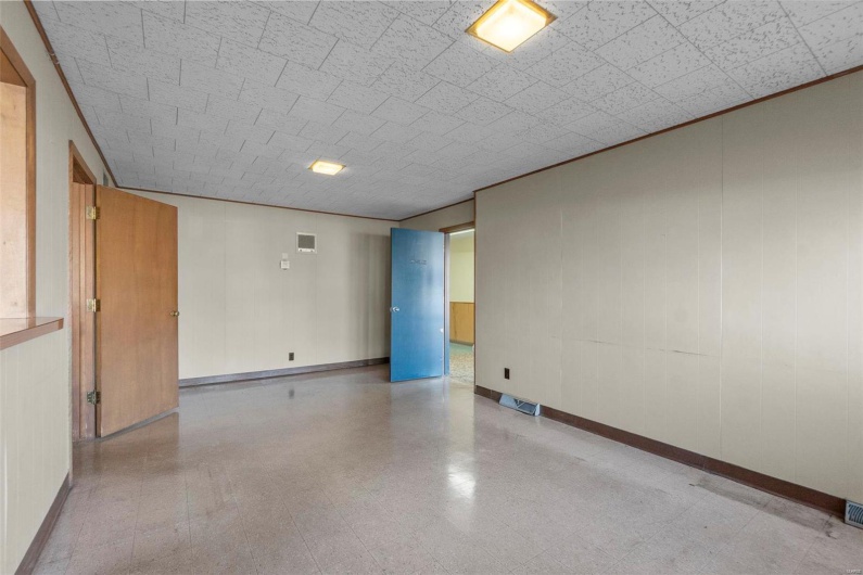 Empty room featuring ornamental molding