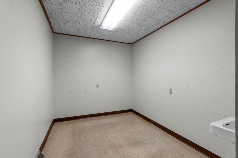 Unfurnished room with crown molding