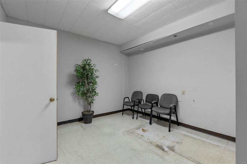 808 Wakefield Avenue, Sikeston, Missouri 63801, ,Commercial Sale,For Sale,Wakefield,MAR25004295