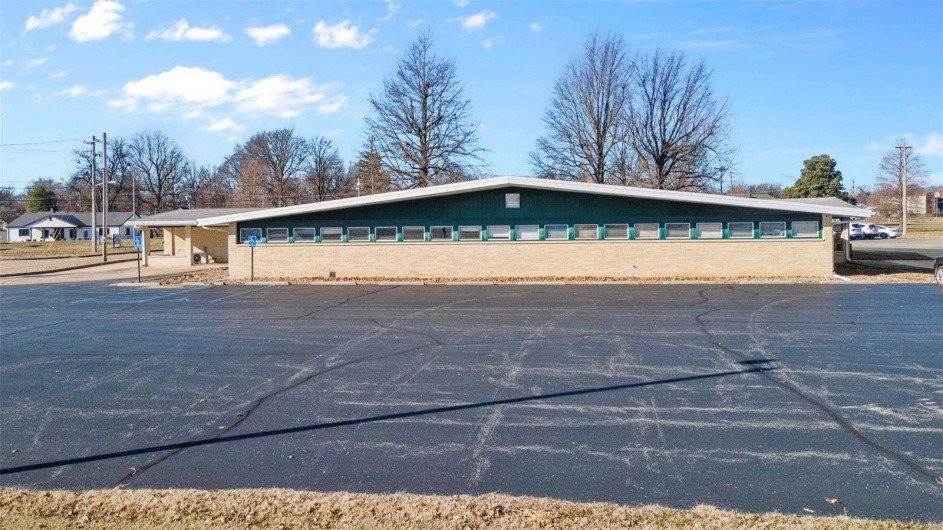 808 Wakefield Avenue, Sikeston, Missouri 63801, ,Commercial Sale,For Sale,Wakefield,MAR25004295