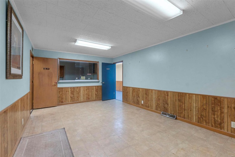 Spare room with ornamental molding