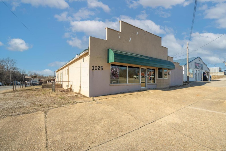 1025 Westwood Boulevard, Poplar Bluff, Missouri 63901, ,Commercial Sale,For Sale,Westwood,MAR25004366