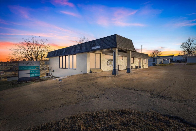 1421 Main, Park Hills, Missouri 63601, ,Commercial Sale,For Sale,Main,MAR25004483
