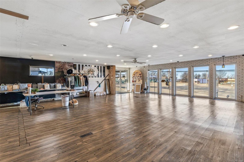 1421 Main, Park Hills, Missouri 63601, ,Commercial Sale,For Sale,Main,MAR25004483