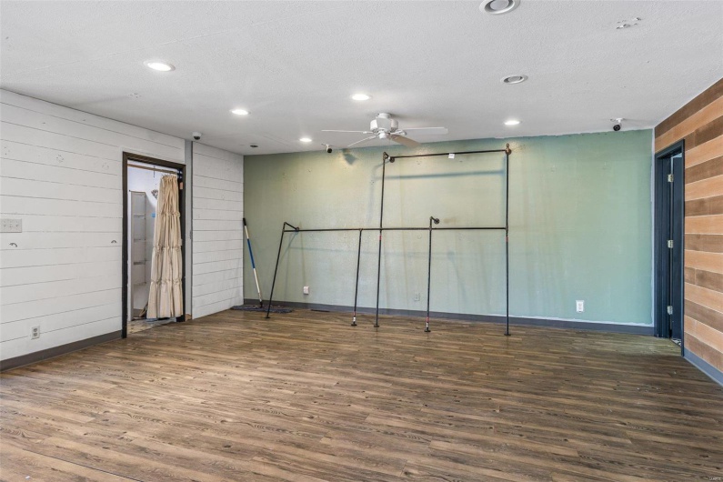 1421 Main, Park Hills, Missouri 63601, ,Commercial Sale,For Sale,Main,MAR25004483