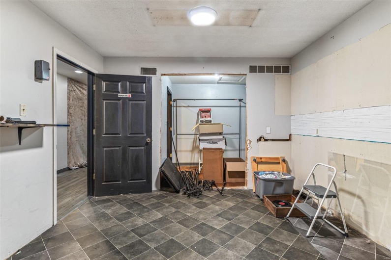 1421 Main, Park Hills, Missouri 63601, ,Commercial Sale,For Sale,Main,MAR25004483