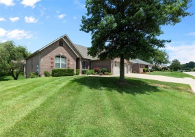 2206 Derbyshire Lane, Cape Girardeau, Missouri 63701, 6 Bedrooms Bedrooms, 10 Rooms Rooms,3 BathroomsBathrooms,Residential,For Sale,Derbyshire,MAR24043116