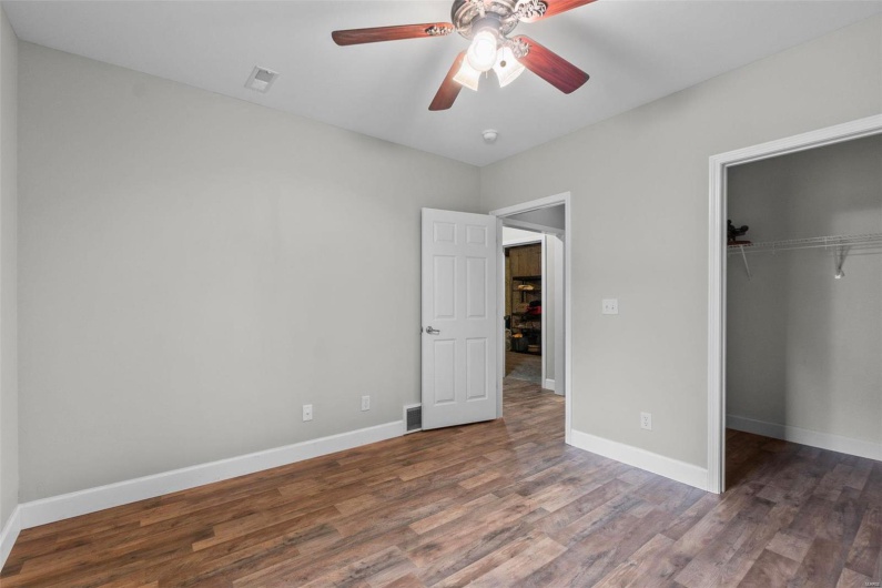 2206 Derbyshire Lane, Cape Girardeau, Missouri 63701, 6 Bedrooms Bedrooms, 10 Rooms Rooms,3 BathroomsBathrooms,Residential,For Sale,Derbyshire,MAR24043116